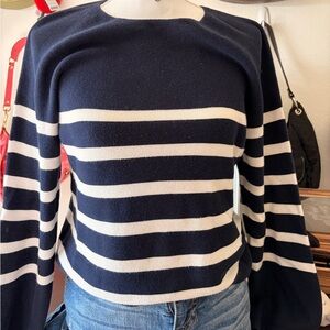 Uniqlo Women's Navy and White Striped Crew Neck Sweater